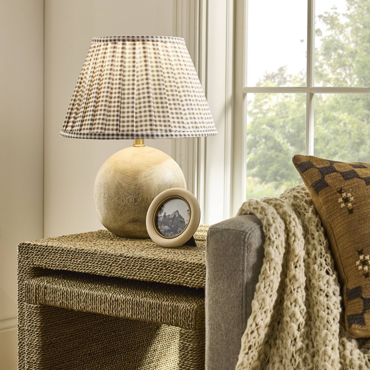 Round Faux Wood Lamp Base Brown